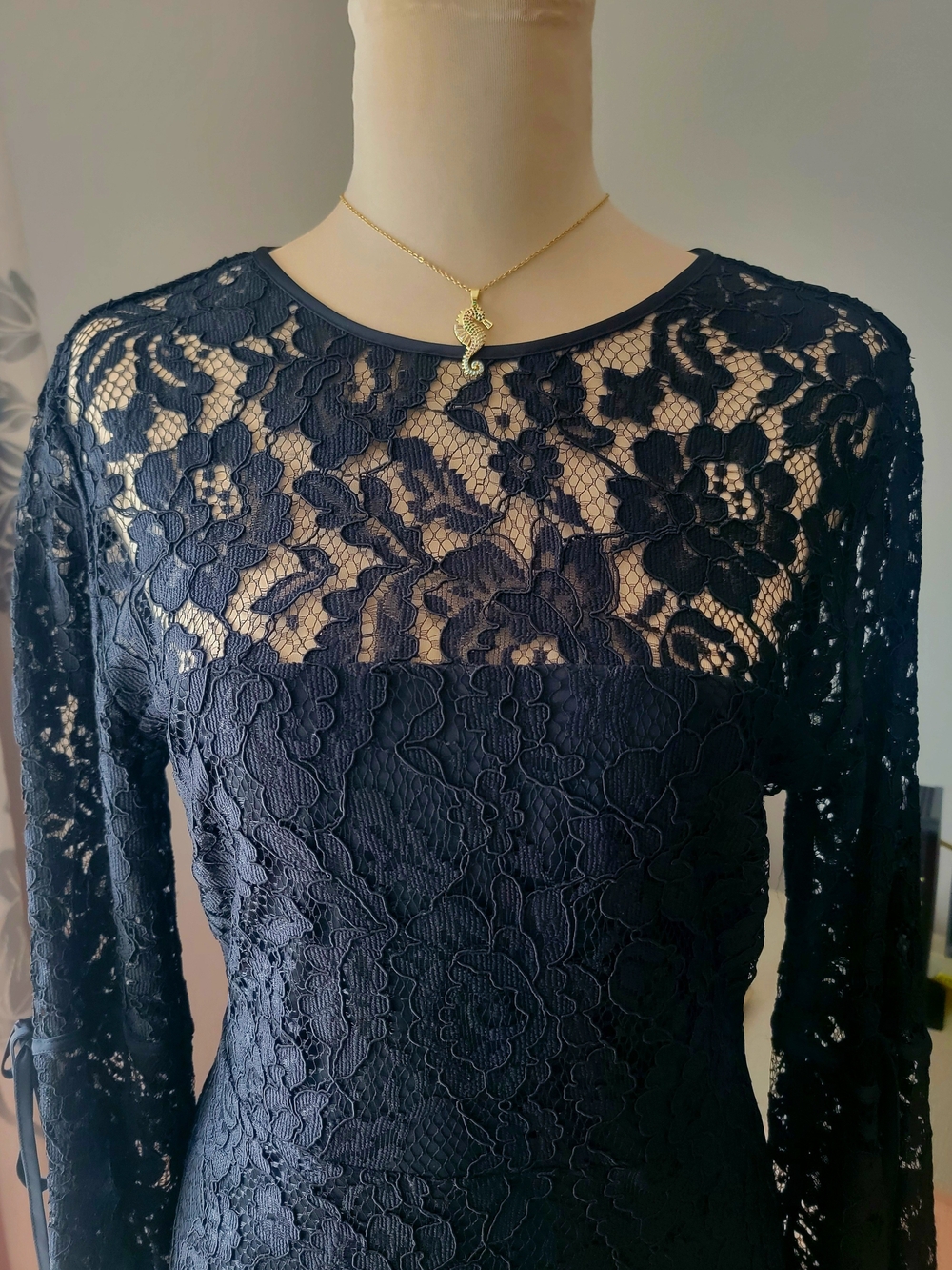 EXPRESS Black Lace Open Back Bell Sleeve Cocktail Dress - Size 8 - Picture 3 of 7